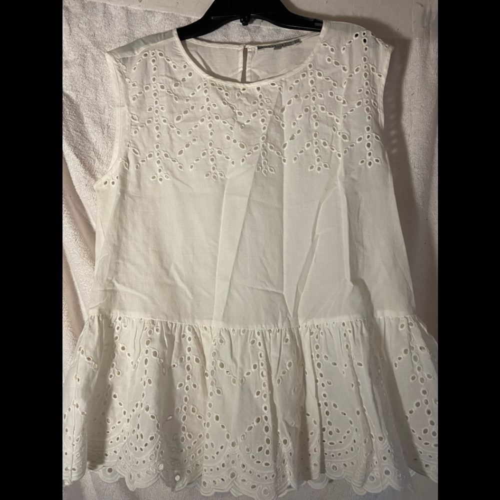 Daniel Rainn White sleeveless blouse , NWOT , never worn
